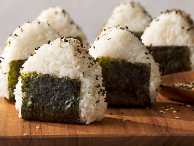 
					Resep Bikin Onigiri: Nasi Kepal Jepang yang Lezat dan Praktis