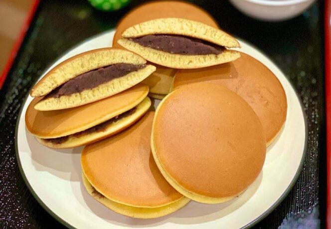 
					Dorayaki, Makanan Kesukaan Doraemon yang Wajib Kamu Coba Kalau ke Jepang