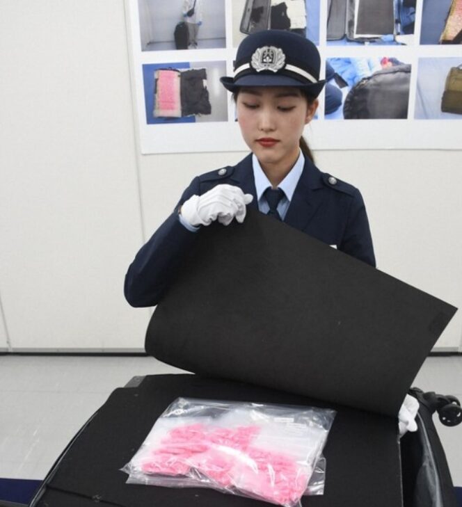 
					Pria Spanyol Ditangkap di Bandara Kansai, Ketahuan Selundupkan 8.900 Tablet MDMA Senilai Rp5,5 Miliar!