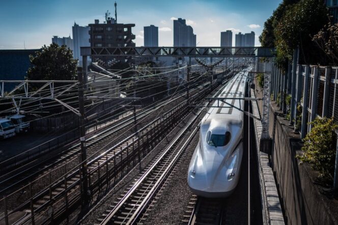 
					Inovasi Energi Terbarukan: JR Tokai Pasang Panel Surya pada Dinding Peredam Suara Tokaido Shinkansen