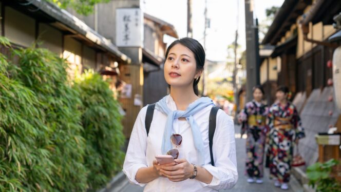 
					Solo Traveling di Jepang: Tips Aman dan Seru untuk Penjelajah Tunggal