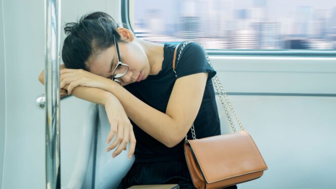 
					Cara Cerdas Mengatasi Jet Lag Saat Liburan ke Jepang: Tips Kesehatan dan Istirahat