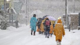 Å@ê·Ç™ç~ÇÈíÜÅAìoçZÇ∑ÇÈè¨äwê∂ÅÅÇTì˙í©ÅAïüà‰åßì÷âÍés