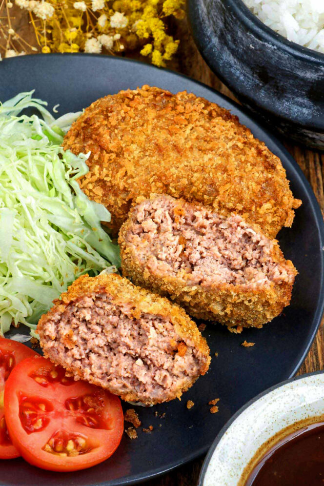 
					Menchi Katsu: Paduan Antara Kroket dan Tonkatsu dengan Isian Daging Cincang
