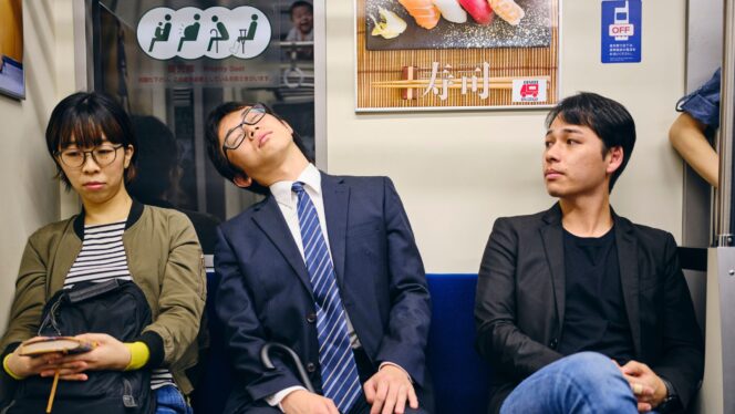 
					Kenapa Banyak Orang Jepang Tidur di Kereta Tanpa Takut?