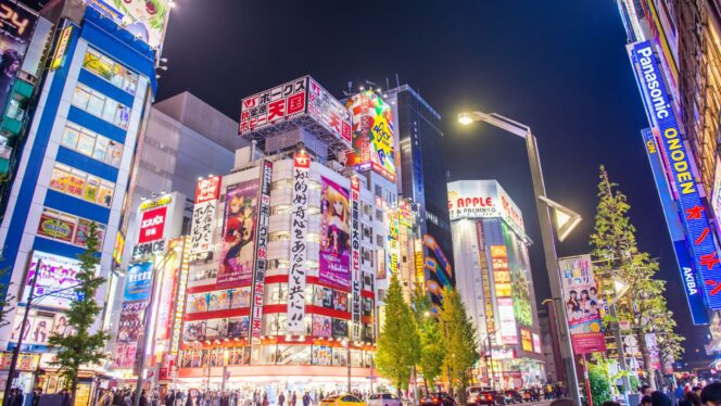 
					Akihabara: Pusat Teknologi & Subkultur Otaku di Tokyo