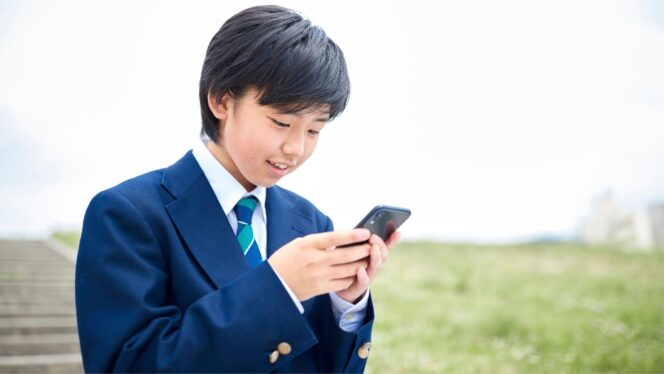 
					Survey : Line dan Youtube Jadi Aplikasi Teratas yang Paling Sering Digunakan Orang Jepang