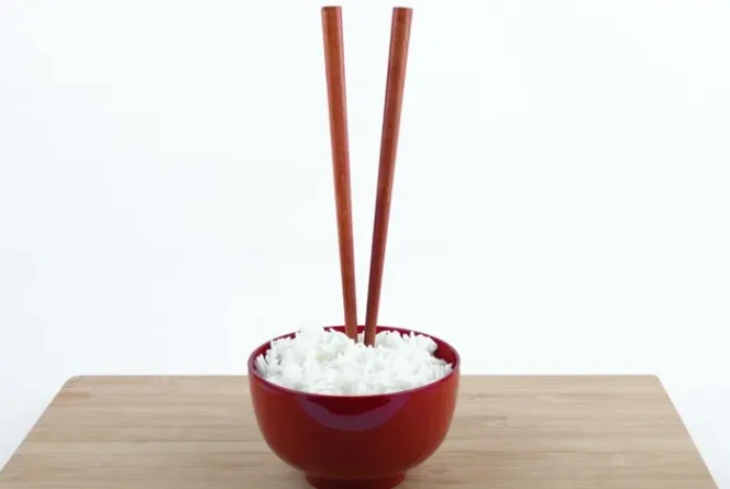 
					Budaya Tak Tertulis: Kenapa Menusuk Makanan dengan Sumpit Dianggap Tidak Sopan di Jepang?