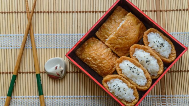 
					Sushi Inari: Kantung Tahu Manis Berisi Nasi, Kejutan Nikmat di Setiap Gigitan