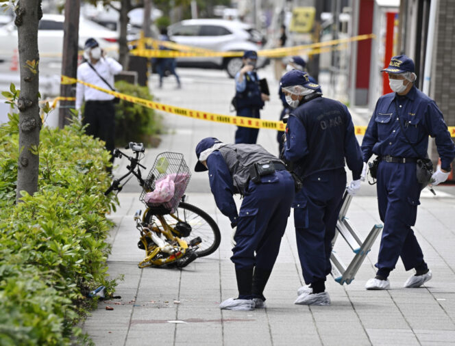
					Pria Lanjut Usia di Osaka Lompat dari Gedung, Tewaskan Diri Sendiri dan Pengendara Sepeda