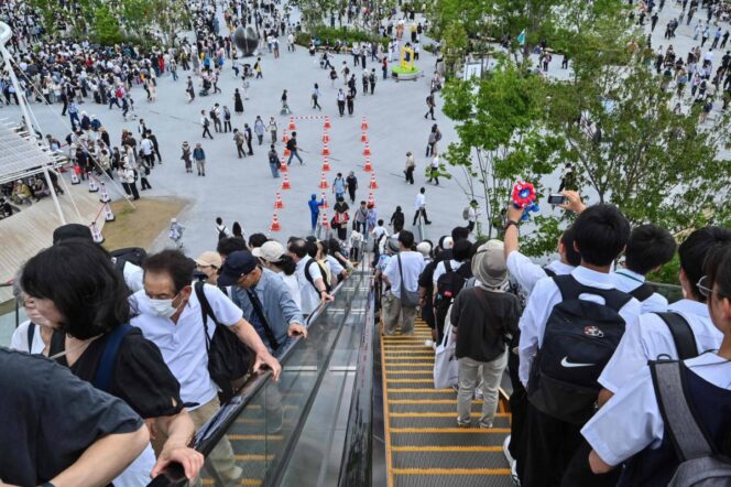 
					People ride one of the outdoor escalators as they visit the 2025 Osaka Expo in the city of Osaka on May 21, 2025. The number of foreign visitors to Japan soared 28.5 percent in April year-on-year to a record 3.91 million, official figures showed on May 21. (Photo by Richard A. Brooks / AFP)