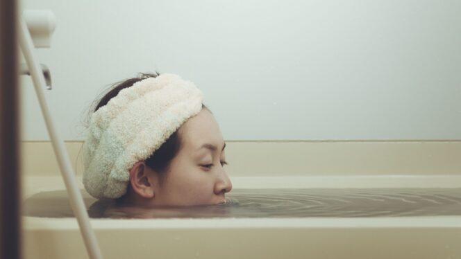 
					Kenapa Banyak Orang Jepang Lebih Suka Mandi di Malam Hari? Ritual Relaksasi Sebelum Tidur