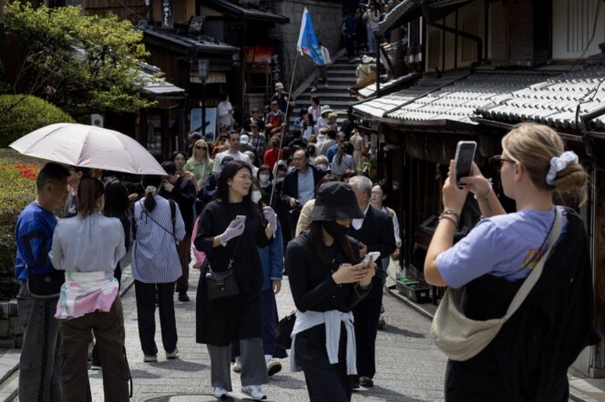 
					Tourists walk along a street in Kyoto, Japan, on Saturday, April 13, 2024. The yen dropped to a three-decade low against the dollar this week on prospects that despite the BOJs policy shift, yield differentials will remain wide between Japan and the US. Photographer: Buddhika Weerasinghe/Bloomberg