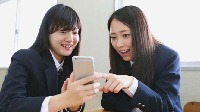 
					Singkatan di Chat Jepang: Apa Itu ‘w’, ‘www’, ‘orz’, dan Lainnya?