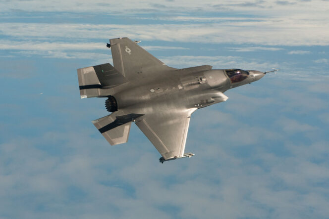 
					Jepang Mulai Kerahkan Jet Tempur Siluman F-35B di Miyazaki