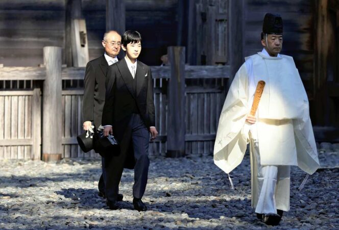 
					Pangeran Hisahito Berziarah ke Makam Kekaisaran Usai Upacara Kedewasaan