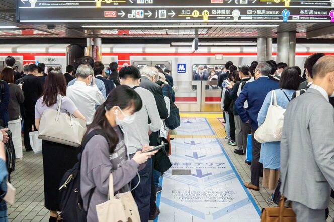 
					Mengapa Orang Jepang Rajin Antri Meski Panas atau Hujan?