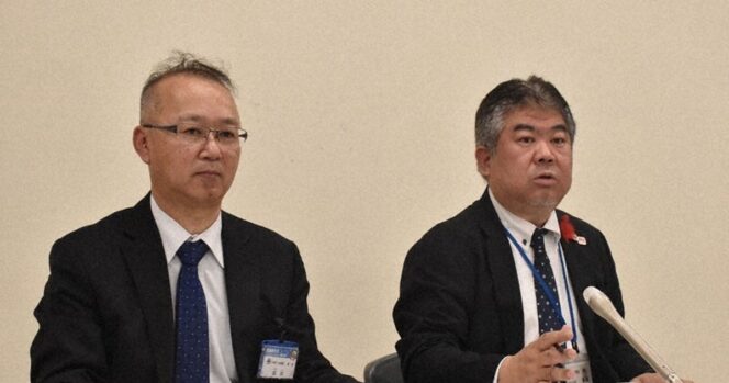 
					Fukuoka Prefectural and Tagawa Municipal government officials explain incidences of abuse by 10 day care workers, at the prefectural government headquarters on Oct. 20, 2025. (Mainichi/Keisuke Muneoka)
