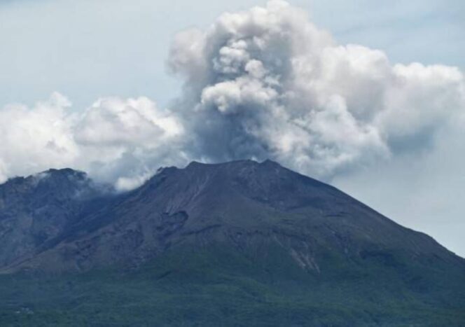 
					Gunung Sakurajima Meletus, Kepulan Abu Mencapai 4.400 Meter ke Langit
