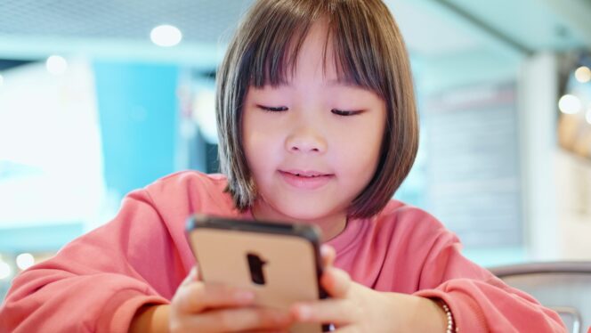 
					Lebih dari 70% Anak Jepang Punya Teman Online