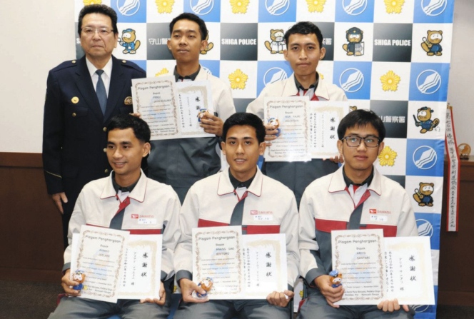 
					Mantap King! 5 Pemagang Indonesia di Shiga Jepang Selamatkan Perempuan Jatuh  ke Sungai dapat Penghargaan dari Polisi