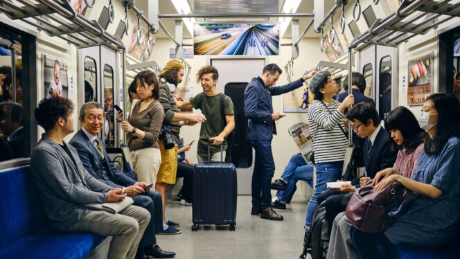 
					Budaya Diam di Kereta Saat di Jepang: Etika Tak Tertulis yang Dipatuhi Bersama