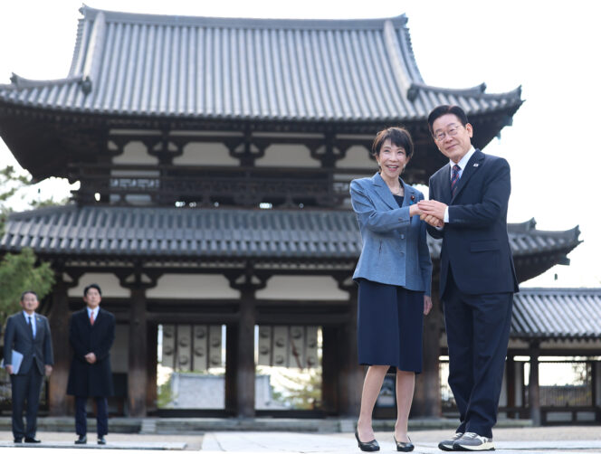 
					PM Jepang Sanae Takaichi dan Presiden Korea Selatan Lee Jae Myung Kunjungi Kuil Horyuji