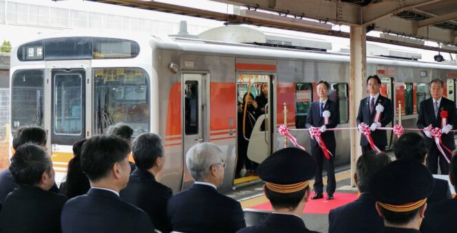 
					Jepang Luncurkan Kereta Khusus Turis Asing Bisa Nikmati View Gunung Fuji Sepanjang Perjalanan