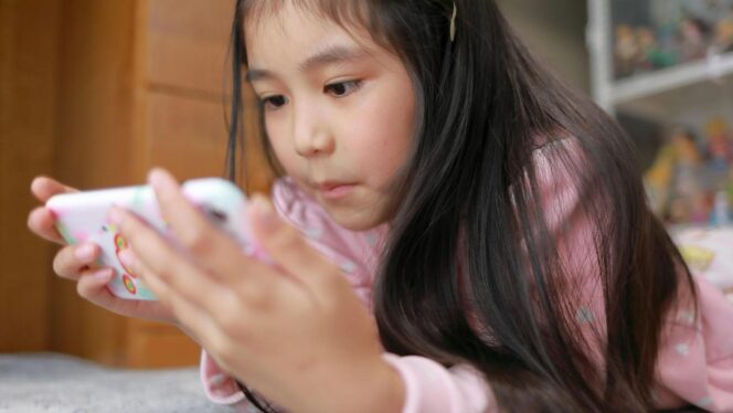 
					Jepang Siapkan Aturan Verifikasi Usia Lebih Ketat di Media Sosial untuk Lindungi Anak