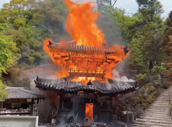 
					Aula Suci Berusia 1.200 Tahun di Miyajima Jepang Hangus Terbakar