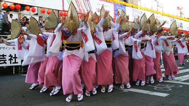
					Festival Awa Odori di Jepang Jual Tiket VIP Rp55 Juta, Bisa Nonton dari Sofa Sambil Menikmati Hidangan Mewah