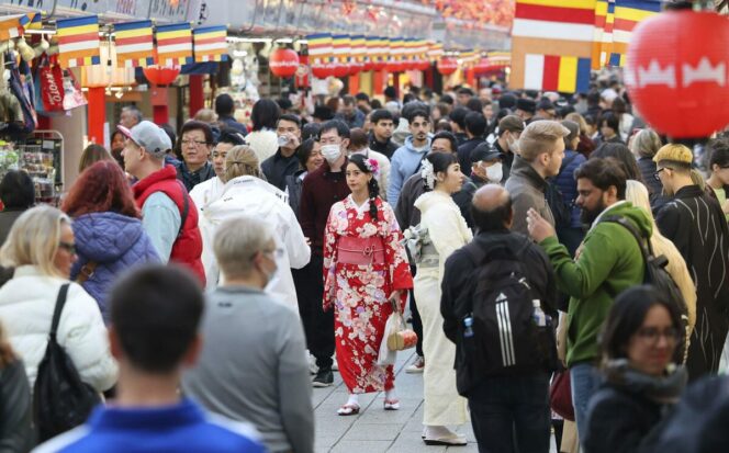 
					Wisatawan Asing ke Jepang Turun 3,6% pada Mei, Turis China Anjlok Tajam