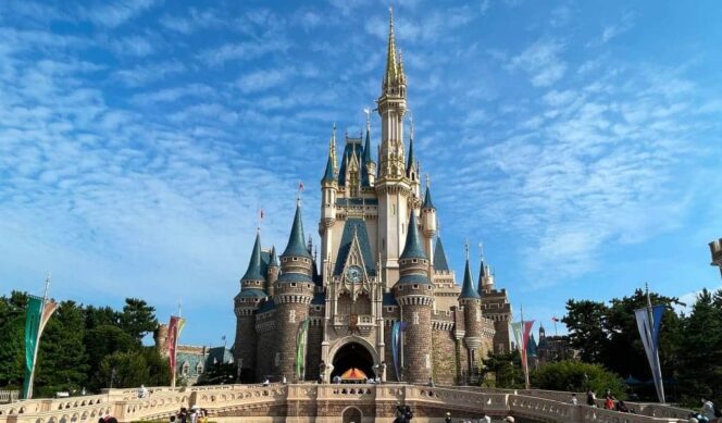 
					Tokyo Disney Resort Akan Hentikan Layanan Priority Pass Gratis Mulai 31 Agustus