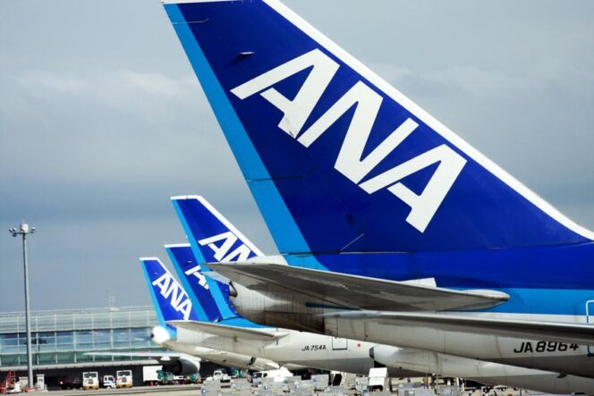 
					Tokyo, Japan - July 17, 2009: Jet airplanes operated by All Nippon Airways (ANA) waiting to mainetnance, loading and boarding at Haneda airport in Tokyo, Japan