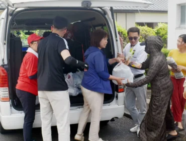 Staff members of the Vietnamese association in Kumamoto deliver relief supplies to foreign residents in the city of Yatsushiro, Kumamoto Prefecture, on Aug. 6. | JIJI @japantimes