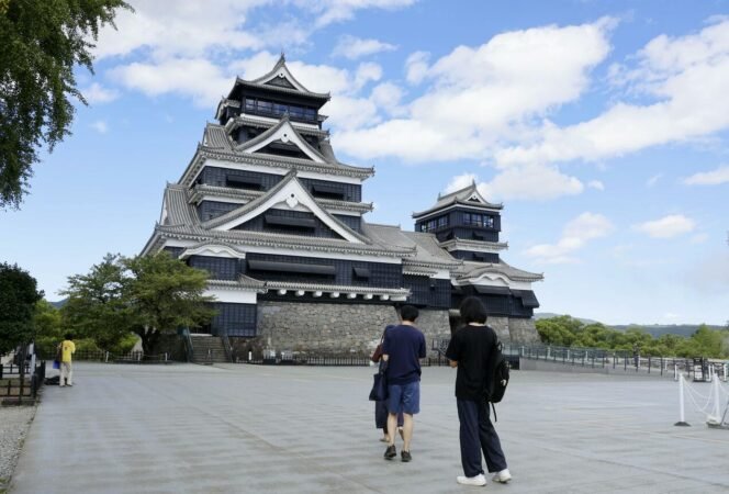 
					Pengunjung Kastel Kumamoto Turun Separuh Usai Gempa Dahsyat