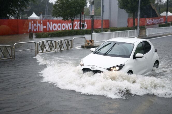 
					Nagoya Dilanda Hujan Lebat, Warga Terjebak dan Transportasi Lumpuh