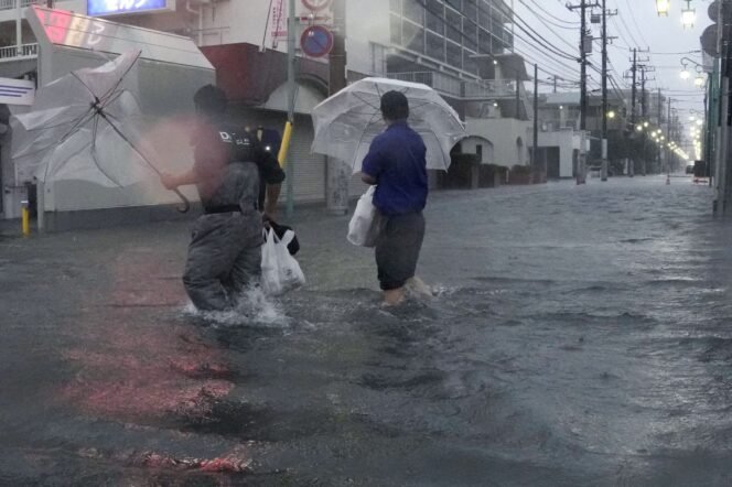 
					Topan Dujuan Mendekati Jepang Timur, Ganggu Transportasi dan Batalkan Acara di Tengah Libur Silver Week
