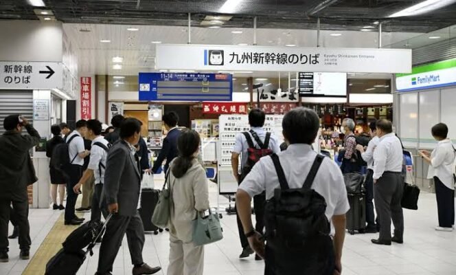 
					Kagoshima-chuo Station in Kagoshima is crowded on Oct. 13, 2026, as JR Kyushu Shinkansen Line services remained suspended. (Kyodo)